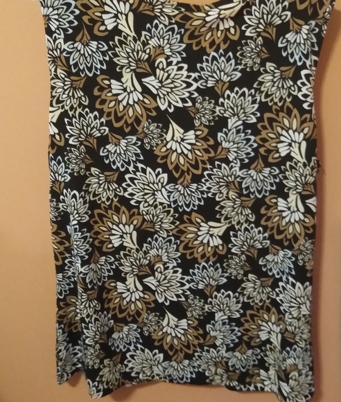 Sleeveless Floral Top - Picture 9 of 10